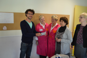 Remise du chèque au centre Constanzo (Hôpital Lenval) avec la participation des blouses roses 2015